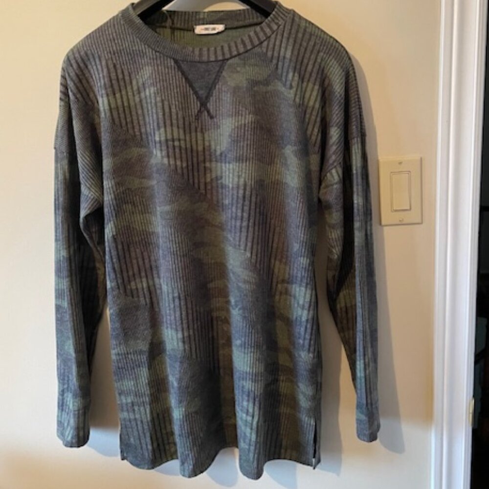 First Love long sleeved green/black tunic style camouflage jersey– Size L